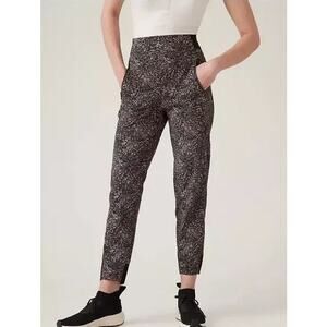 Athleta Trekkie North Tapered Jogger Pants Kinetic Abstract Black Women's 14